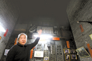 骆筠郿在讲述高祖父骆秉章留下的祖屋