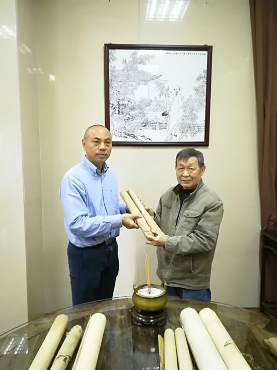 捐赠现场一幕