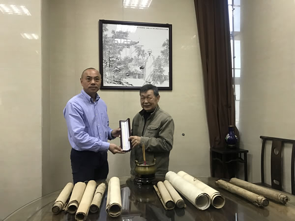 骆鼎回赠刻有骆秉章楹联象牙筷子